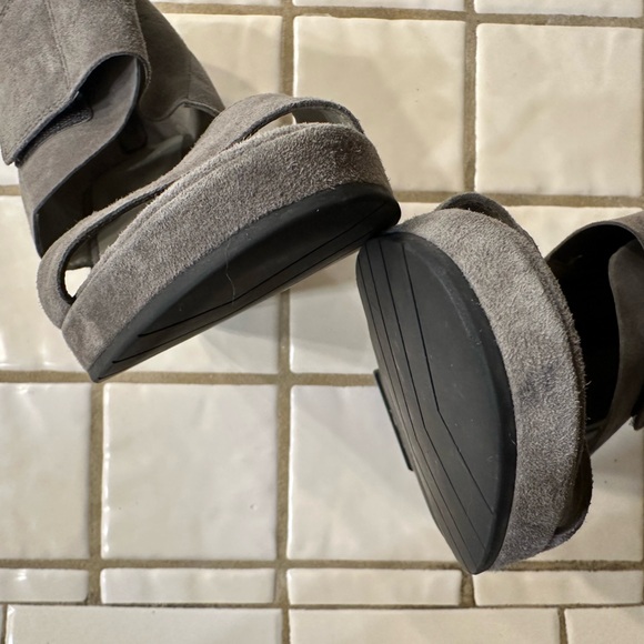 Eileen Fisher grey suede Darla wedge sandals - Picture 7 of 7